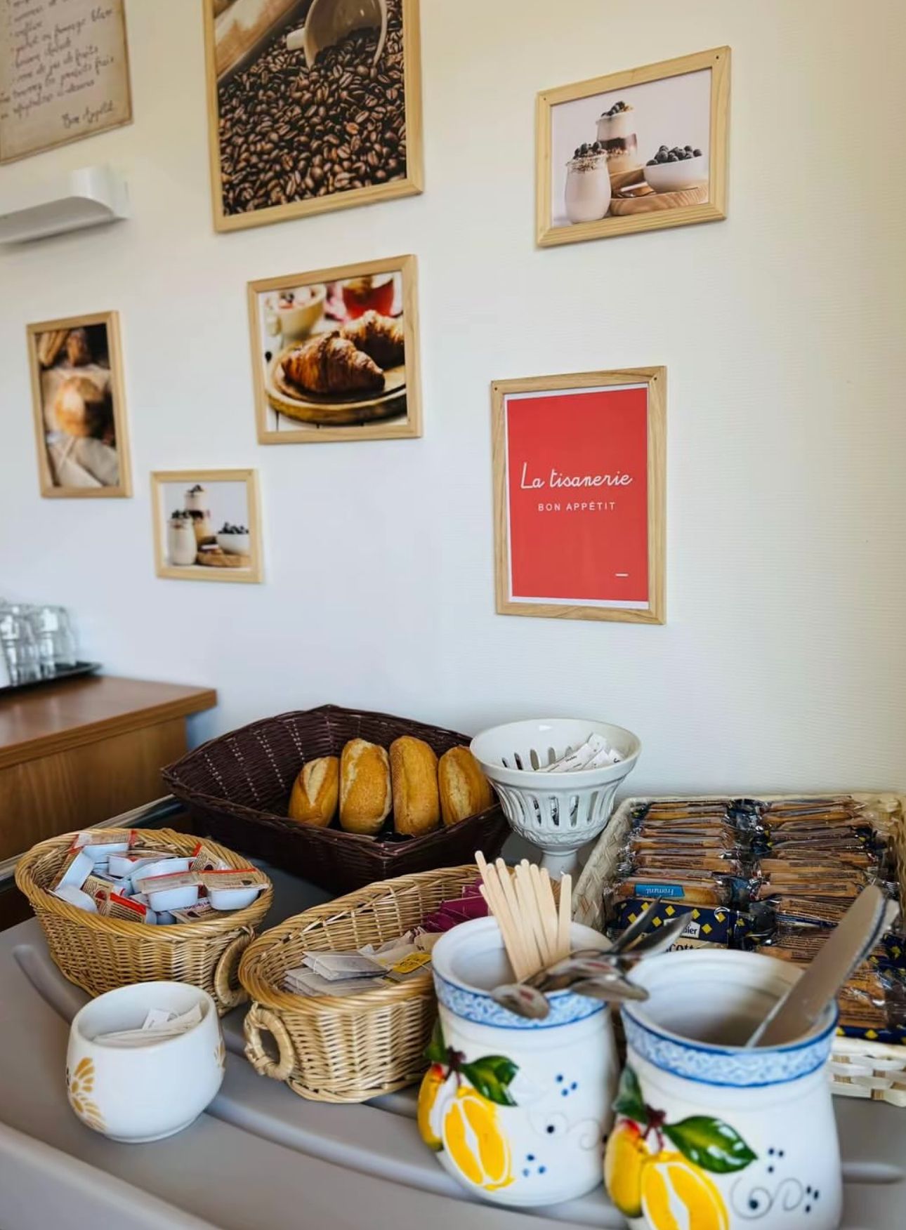 Le buffet du petit déjeuner & les repas